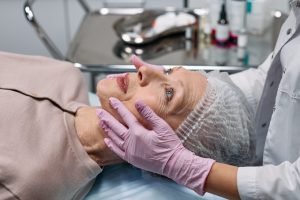 The risks and benefits of facelift surgery